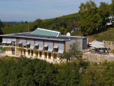 Das Hospizgebäude mit Garten - dürfen wir Sie zu einem Rundgang einladen?