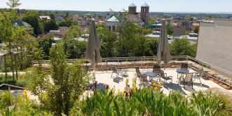 Terasse direkt am Hospiz